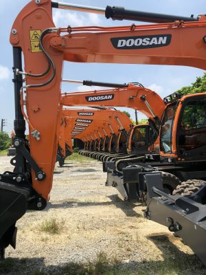 Máy xúc doosan mới tại bãi máy DCC