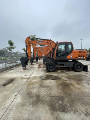 Gía máy xúc doosan 140 mới